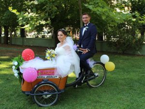 Gelin Ve Damat Nikaha Bisikletle Geldi