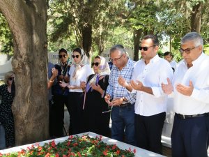 Kemal Sunal Kabri Başında Anıldı