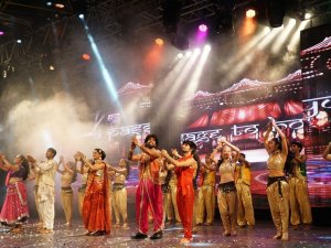 Bursa’da ’Bollywood’ Rüzgarı Esti