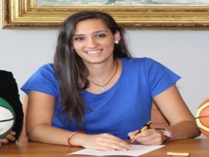Gizem Başaran, Hatay Büyükşehir’e İmza Attı