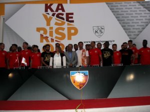 Kayserispor Yeni Transferlerini Taraftara Tanıttı