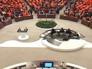 Hdp’li Buldan Ve Temelli İstiklal Marşı’na Katılmadı