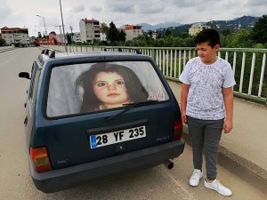 Minik Leyla’nın Fotoğrafıyla Arabasını Kaplattı