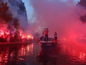 Es Es "53" Yaşında