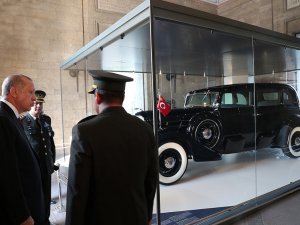 Atatürk’ün Restore Edilen Otomobilini İnceledi