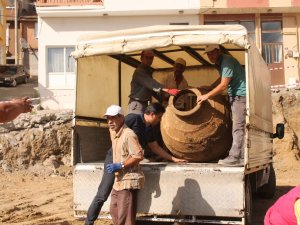 Tarihi Caminin Hafriyatında Dev Küp Bulundu