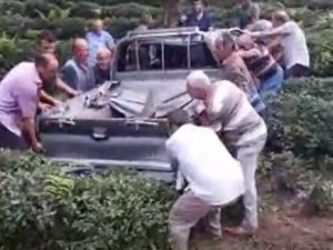 Rize İşi Araç Kurtarma! Köylüler Seferber Oldu