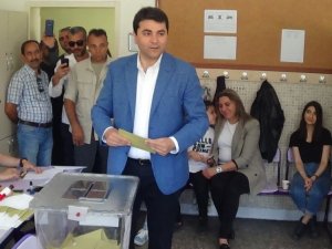 Gültekin Uysal İyi Parti’den İstifa Etti