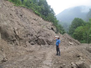 Trabzon’da Heyelanlara Müdahale Ediliyor