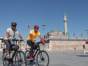 Kutsal Topraklara Bisikletli Yolculukta Mevlana Ziyareti