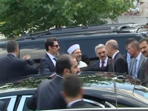 Erdoğan Cuma Namazını Bakanlarla Beraber Kıldı