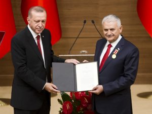 "Şeref Madalyasını Yol Arkadaşlığımızın Nişanesi Olarak Görüyorum"