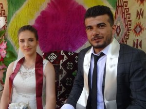 Alp Dağlarından Hakkari Dağlarına Gelin Geldi
