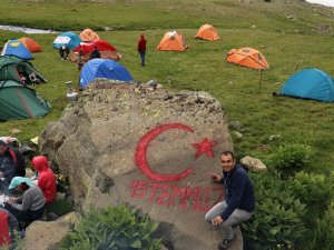 Gümüşhaneli Dağcılardan Şehitler Diyarına 15 Temmuz Zirve Tırmanışı