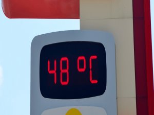 Termometreler 48 Dereceyi Gösterdi