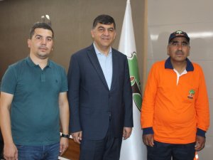 Temizlik İşçisi Bulduğu 20 Bin Lirayı Sahibine Teslim Etti