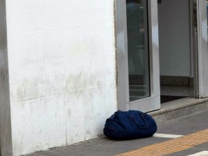 Banka Önüne Bırakılan Şüpheli Çanta Polisi Alarma Geçirdi