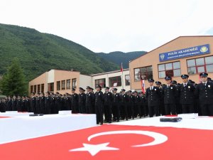 Trabzon Polis Meslek Eğitim Merkezi Yeni Mezunlarını Verdi