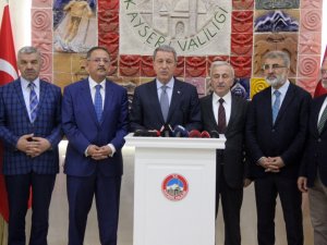Bakan Akar’dan Terörle Mücadelede Kararlılık Mesajı