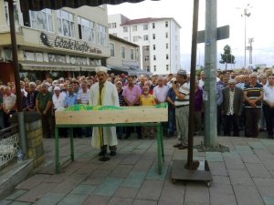 Kazada Hayatını Kaybeden Emekli Öğretmen Toprağa Verildi