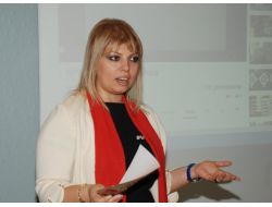 Kadınlar "Parayı Ve Kazancı" Konuştu