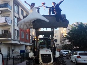 Düğün Salonuna Böyle Gittiler