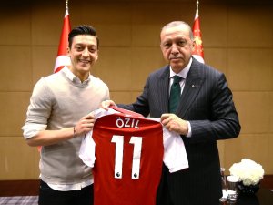 Mesut Özil’den Alkışlık Açıklama