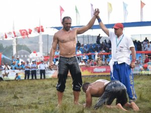 Gökbel’in Başpehlivanı Ali Gürbüz Oldu