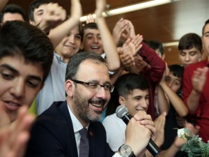 Bakan Kasapoğlu ‘Maça Götürme’ Sözü Verdi
