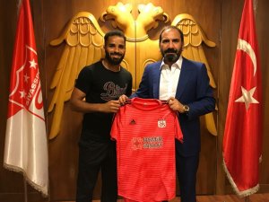 Sivasspor Douglas İle 1 Yıllık Sözleşme İmzaladı