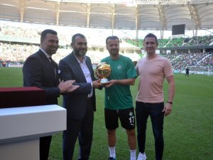 İlyas Çakmak Altın Top Ödülünü Hakan Ünsal’dan Aldı