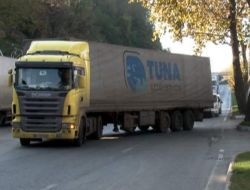 Tır Şoförleri Altı Gündür Gemi Bekliyor