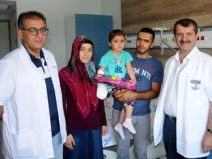 Küçük Zeynep Artık Parmaklarını Kullanabilecek