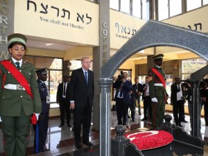Erdoğan, Zambiya’da Cumhurbaşkanlığı Kabristanı’nı Ziyaret Etti