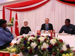 Erdoğan, Onuruna Verdiği Yemeğe Katıldı