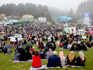 Stres Atmak İçin Giresun Yaylalarını Seçenler Şenliklerle Coşuyor