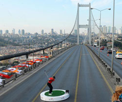 Tiger Woods İstanbul'u Kilitleyen Vuruşu Yaptı