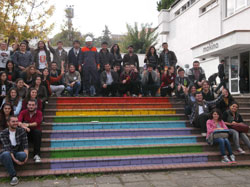 KTÜ'de Öğrenciler Merdivenleri Boyadı