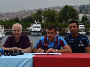 Majid Hossein İmzayı Attı