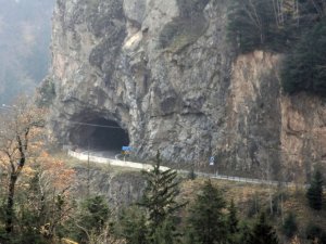 Karadeniz’in İlk Ve Tek El Yapımı Tüneli İlgi Çekiyor