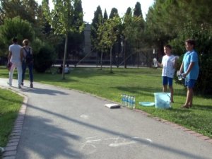 Kendileri Küçük, Yürekleri Büyük