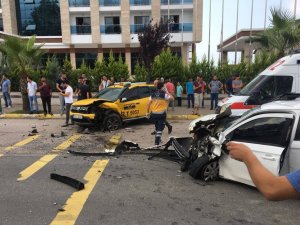 Ordu’da Ticari Taksi İle Otomobil Çarpıştı: 8 Yaralı