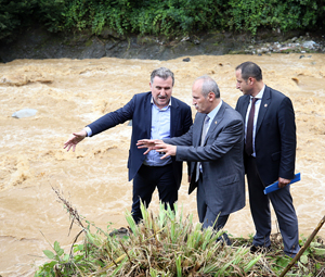 Bakan Turhan Sel Bölgesinde İncelemelerini Sürdürüyor