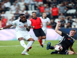 Beşiktaş İlk Yarıyı 2-0 Önde Tamamladı