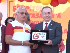 Galatasaray Bayrağı Şampiyonlar Anıtı’na Çekildi