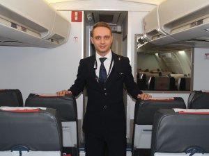 Uçakta Doğdu, Kabin Memur Oldu