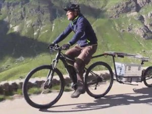 Güneş Panelli Bisikletle 45 Günde 12 Bin Km Yaptı