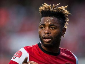 Alex Song İle Anlaşma Yakın
