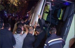 Polisleri Taşıyan Otobüs Takla Attı 19 Yaralı