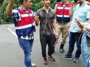 Kayıp Arap Genç Ailesini Korkuttu, Yardımlarına Jandarma Yetişti